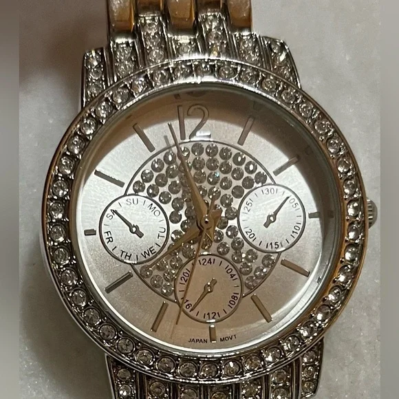 Beautiful watch. - Picture 1 of 3